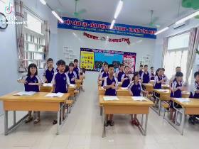 Bài giảng Tin học Lớp 5 - Bài 4: Chèn đoạn video vào bài trình chiếu - Trần Thị Long